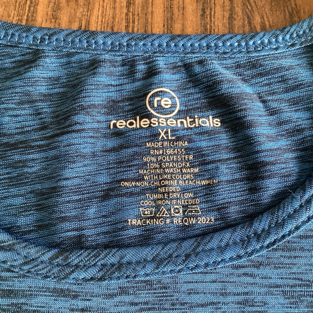 Real Essentials Gym Top - Picture 2 of 4